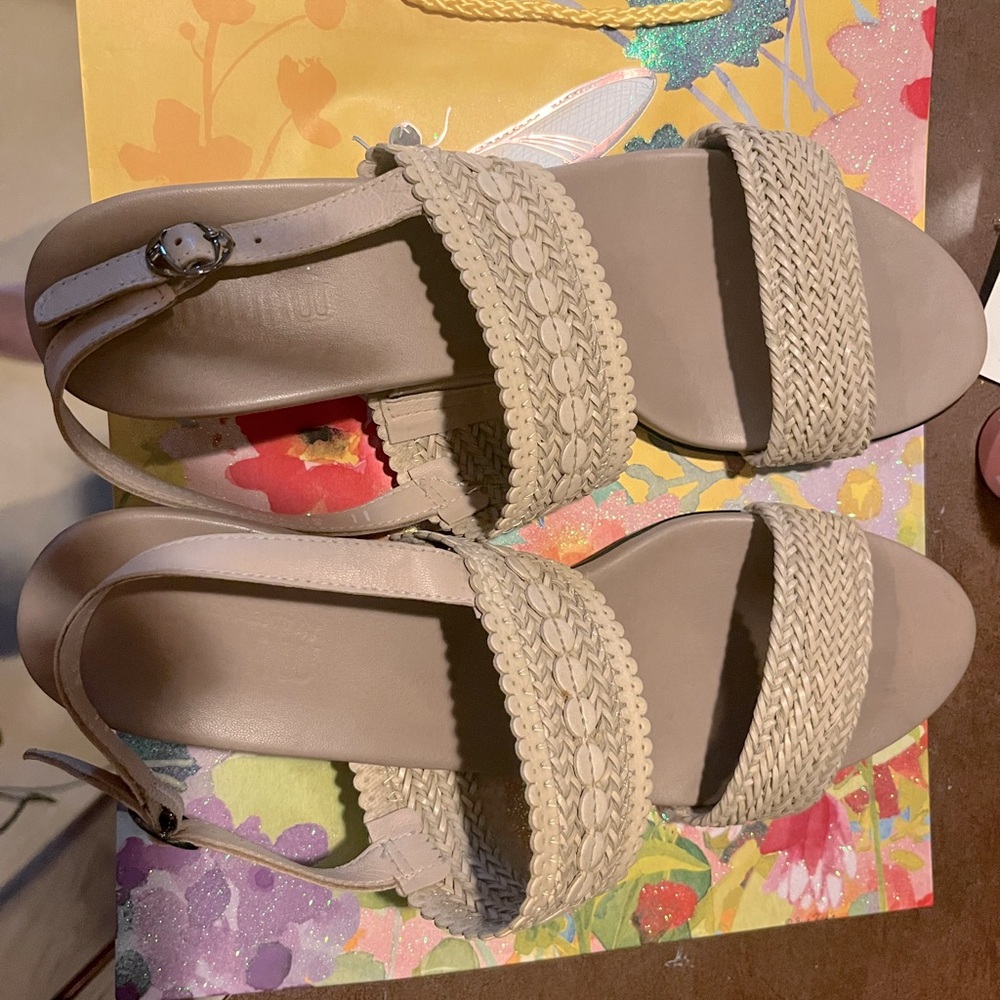 Munro sandles